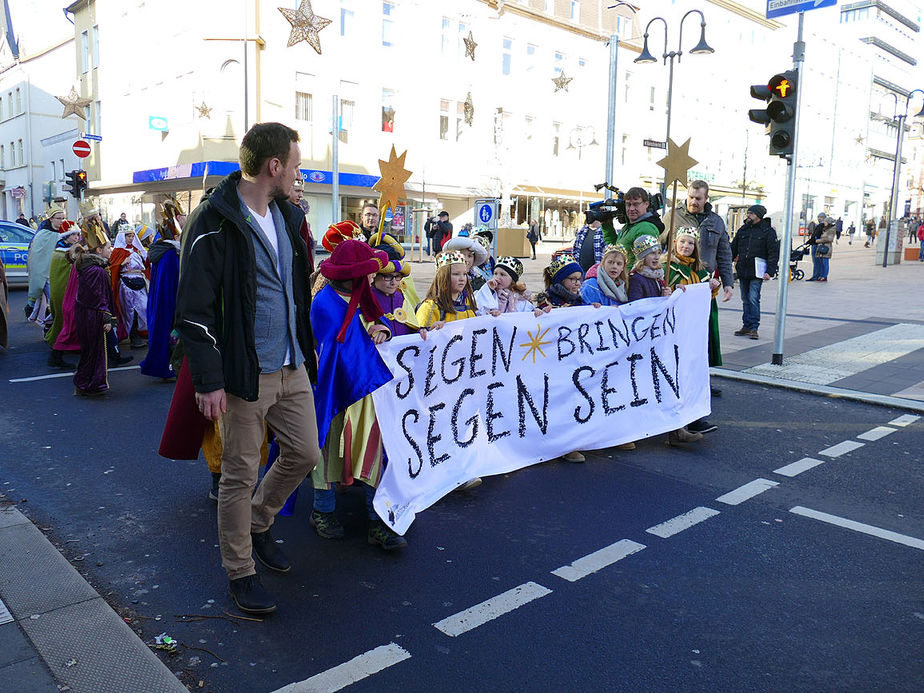 Aussendung der Sternsinger im Hohen Dom zu Fulda (Foto: Karl-Franz Thiede)